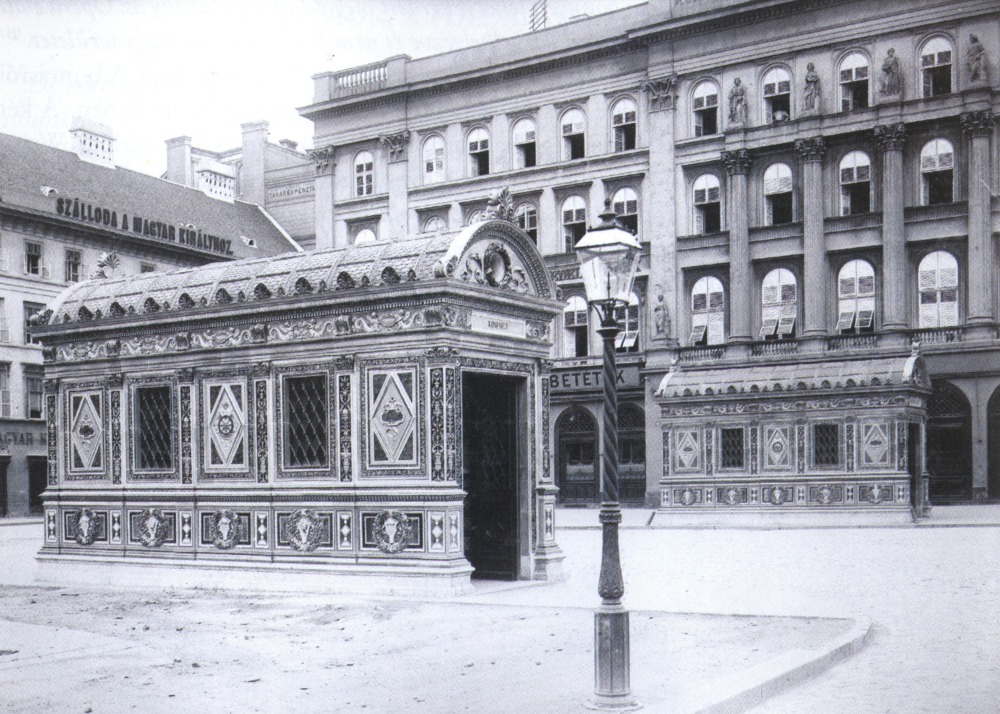 Budapest, M1 metró, Vörösmarty tér, lejárócsarnok