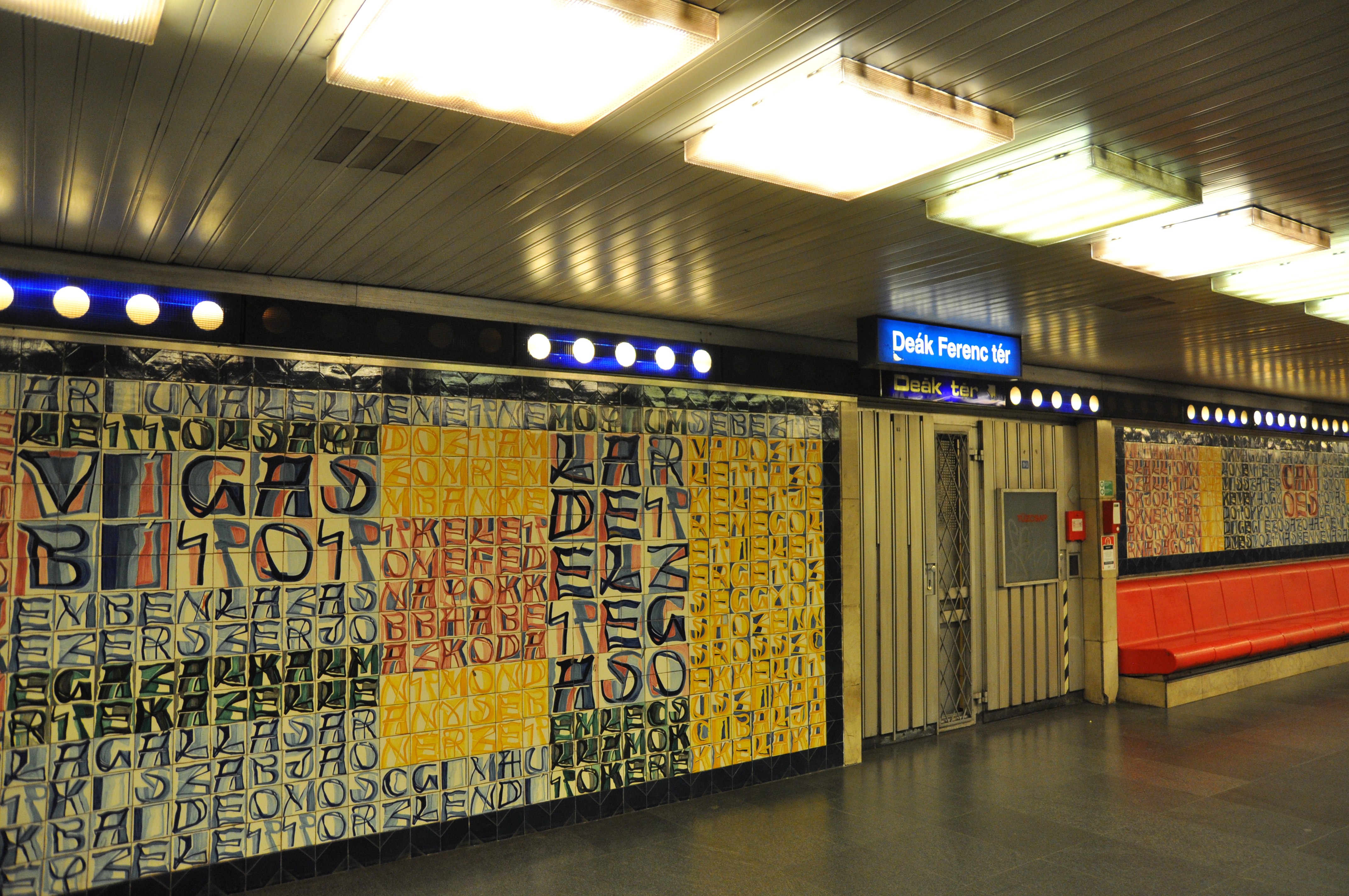Budapest, M3 metró, Deák Ferenc tér