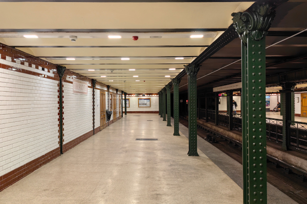 Budapest, M1 metró, Vörösmarty tér, bélyegkép