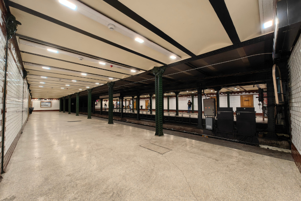 Budapest, M1 metró, Vörösmarty tér, bélyegkép