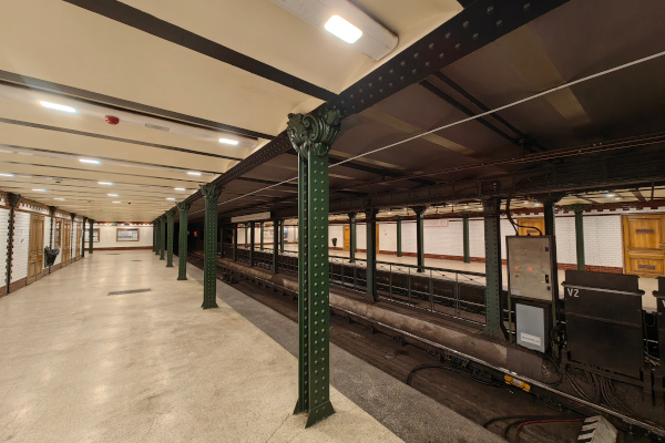 Budapest, M1 metró, Vörösmarty tér, bélyegkép