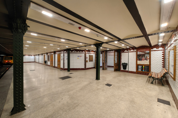 Budapest, M1 metró, Vörösmarty tér, bélyegkép