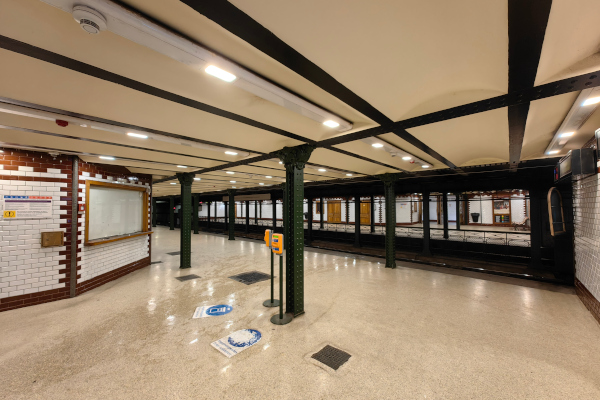 Budapest, M1 metró, Vörösmarty tér, bélyegkép