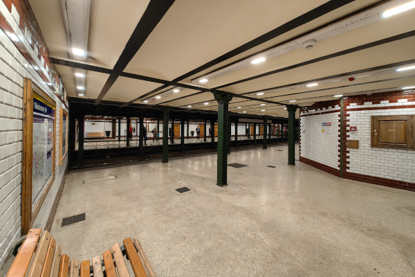 Budapest, M1 metró, Vörösmarty tér, bélyegkép