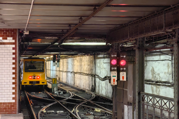 Budapest, M1 metró, Vörösmarty tér, bélyegkép