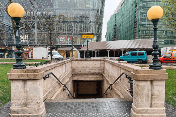 Budapest, M1 metró, Vörösmarty tér, bélyegkép