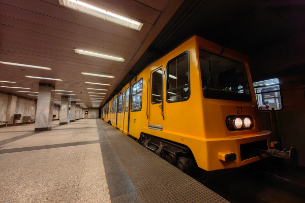 Budapest, M1 metró, Deák Ferenc tér, bélyegkép