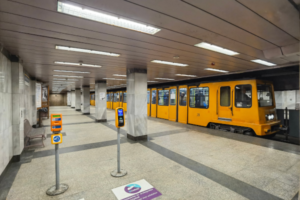 Budapest, M1 metró, Deák Ferenc tér, bélyegkép