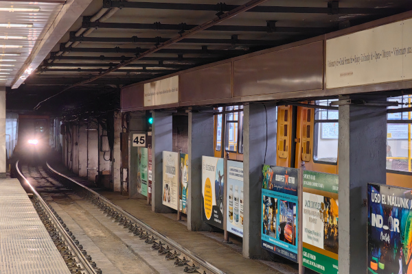 Budapest, M1 metró, Deák Ferenc tér, bélyegkép