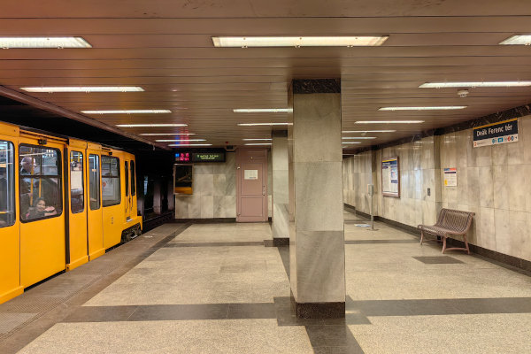 Budapest, M1 metró, Deák Ferenc tér, bélyegkép