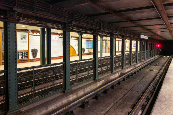Budapest, M1 metró, Vörösmarty utca, bélyegkép