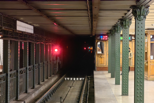 Budapest, M1 metró, Vörösmarty utca, bélyegkép