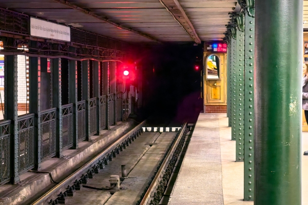 Budapest, M1 metró, Vörösmarty utca, bélyegkép