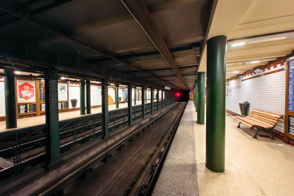 Budapest, M1 metró, Vörösmarty utca, bélyegkép