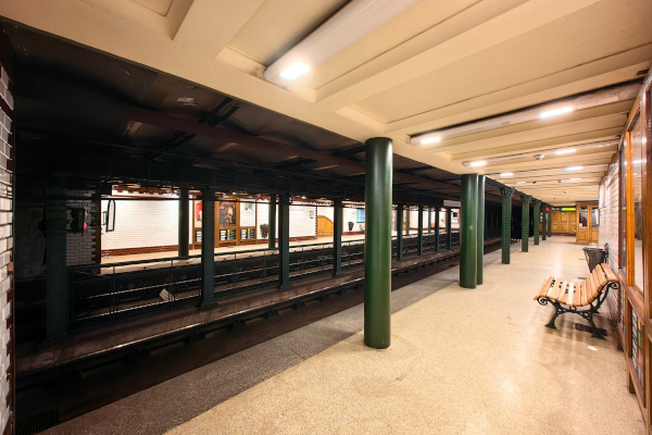 Budapest, M1 metró, Vörösmarty utca, bélyegkép