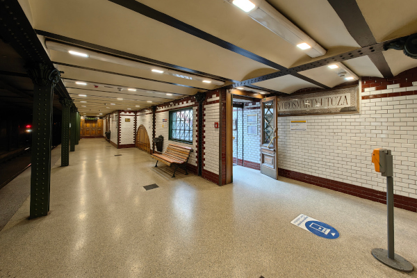 Budapest, M1 metró, Vörösmarty utca, bélyegkép