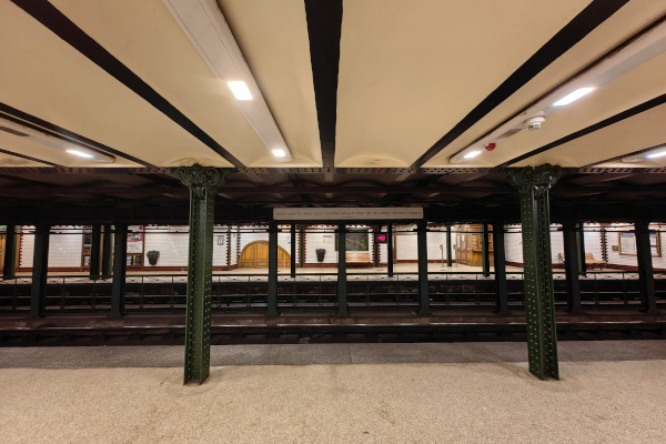 Budapest, M1 metró, Vörösmarty utca, bélyegkép