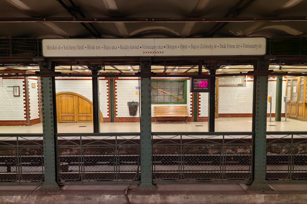 Budapest, M1 metró, Vörösmarty utca, bélyegkép