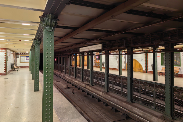 Budapest, M1 metró, Vörösmarty utca, bélyegkép