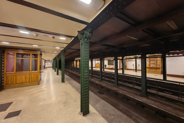 Budapest, M1 metró, Vörösmarty utca, bélyegkép