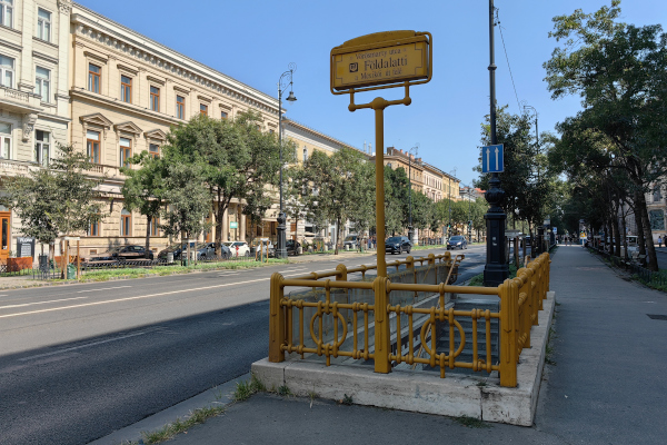 Budapest, M1 metró, Vörösmarty utca, bélyegkép