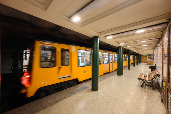 Budapest, M1 metró, Kodály körönd, bélyegkép