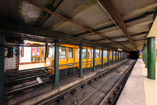 Budapest, M1 metró, Kodály körönd, bélyegkép