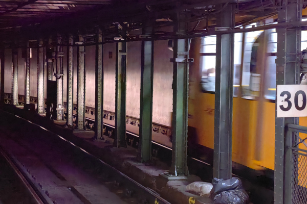 Budapest, M1 metró, Hősök tere, bélyegkép