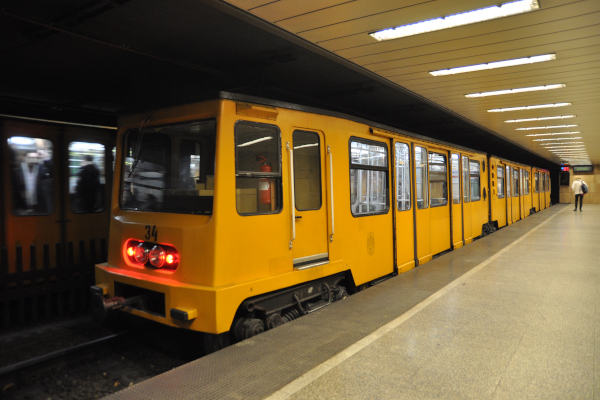 Budapest, M1 metró, Széchenyi fürdő, bélyegkép
