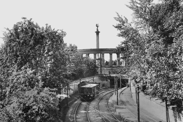 Budapest, M1 metró, Hősök tere, bélyegkép