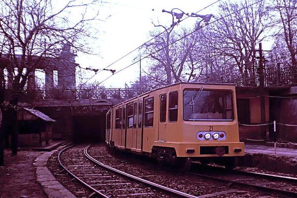 Budapest, M1 metró, Hősök tere, bélyegkép