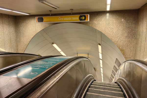 Budapest, M2 metró, Déli pályaudvar, bélyegkép