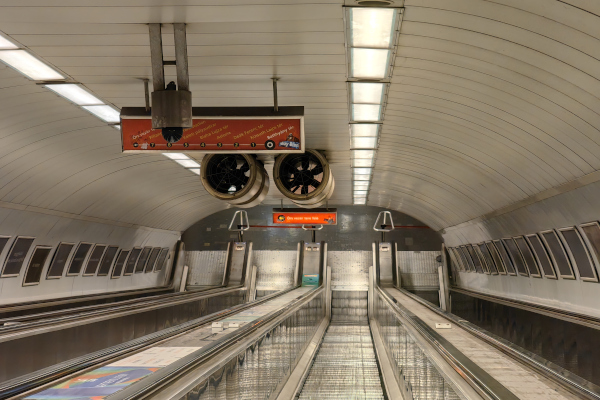 Budapest, M2 metró, Batthyány tér, bélyegkép