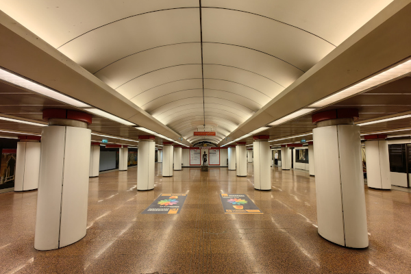 Budapest, M2 metró, Kossuth Lajos tér, bélyegkép
