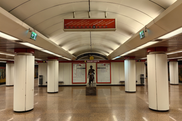 Budapest, M2 metró, Kossuth Lajos tér, bélyegkép