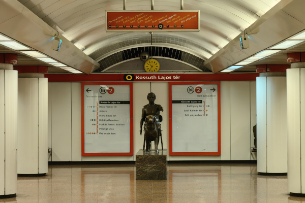 Budapest, M2 metró, Kossuth Lajos tér, bélyegkép