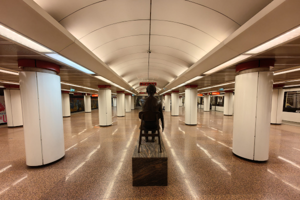 Budapest, M2 metró, Kossuth Lajos tér, bélyegkép