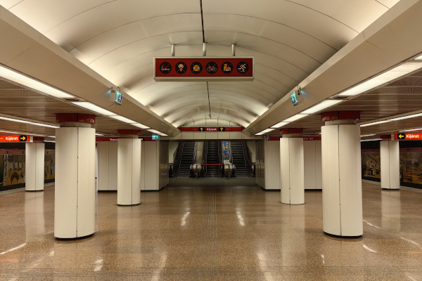 Budapest, M2 metró, Kossuth Lajos tér, bélyegkép