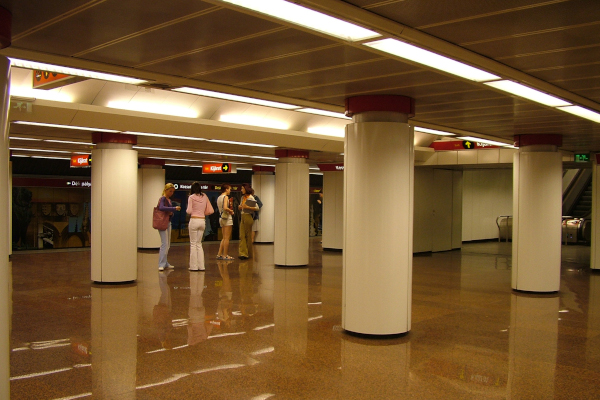 Budapest, M2 metró, Kossuth Lajos tér, bélyegkép