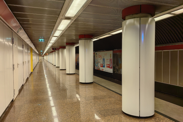 Budapest, M2 metró, Kossuth Lajos tér, bélyegkép