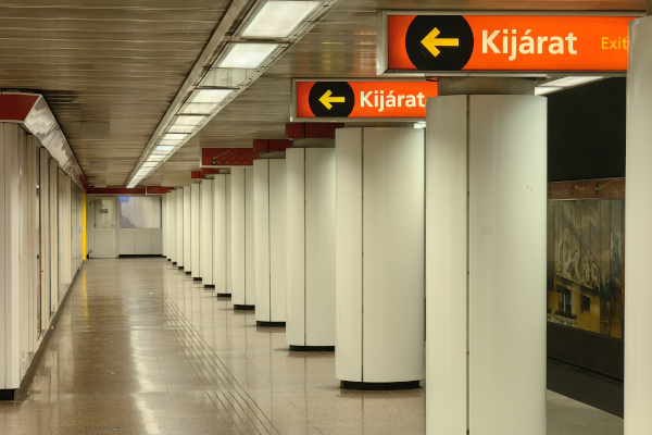 Budapest, M2 metró, Kossuth Lajos tér, bélyegkép