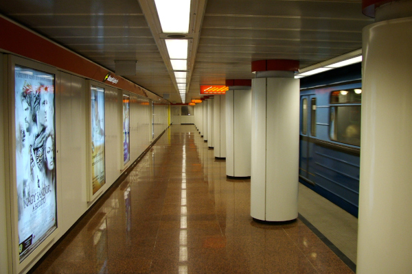 Budapest, M2 metró, Kossuth Lajos tér, bélyegkép