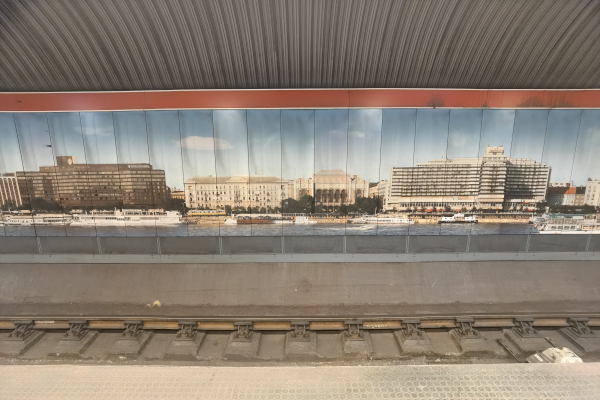 Budapest, M2 metró, Kossuth Lajos tér, bélyegkép