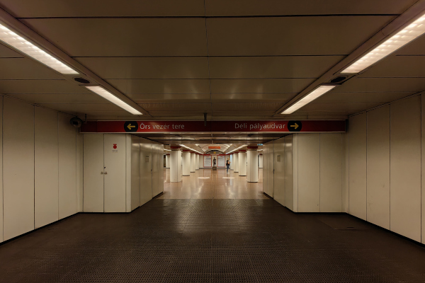 Budapest, M2 metró, Kossuth Lajos tér, bélyegkép