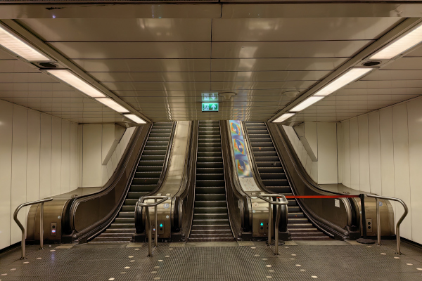 Budapest, M2 metró, Kossuth Lajos tér, bélyegkép