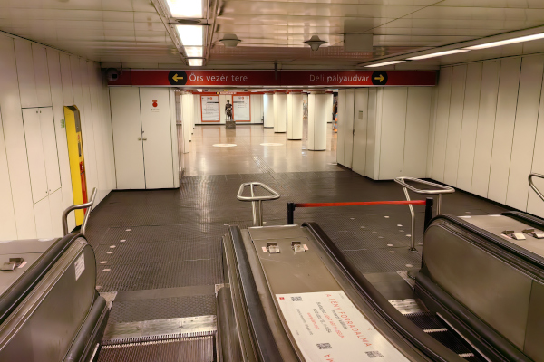 Budapest, M2 metró, Kossuth Lajos tér, bélyegkép