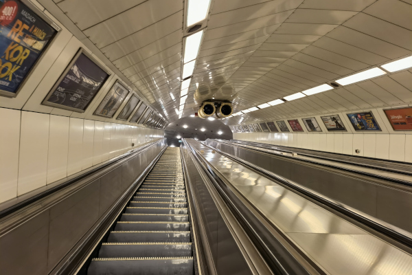 Budapest, M2 metró, Kossuth Lajos tér, bélyegkép