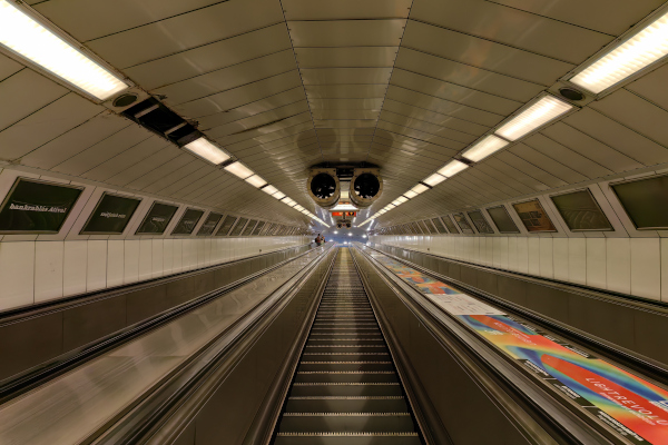 Budapest, M2 metró, Kossuth Lajos tér, bélyegkép