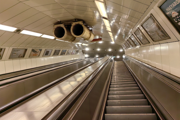 Budapest, M2 metró, Kossuth Lajos tér, bélyegkép