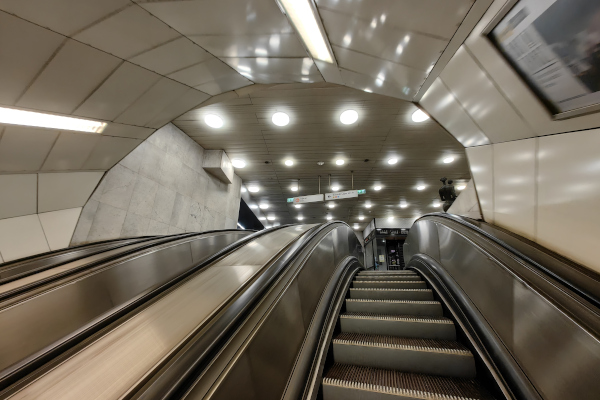 Budapest, M2 metró, Kossuth Lajos tér, bélyegkép